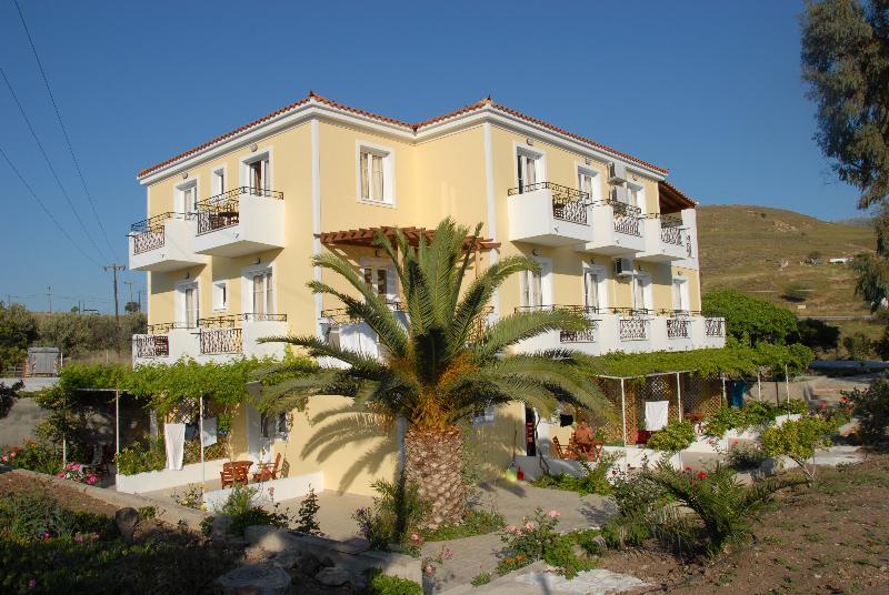 Eriphilly Studios & Apartments Митимна Экстерьер фото